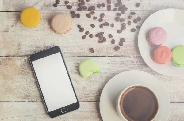 Kahve çekirdeği macarons modern kahvaltı gadzetami ile.