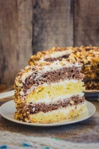 çay ile ev yapımı ekşi krema pasta. seçici odak. 