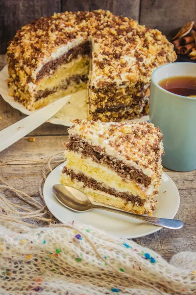 Bolo de creme azedo caseiro com chá. foco seletivo . — Fotografia de Stock