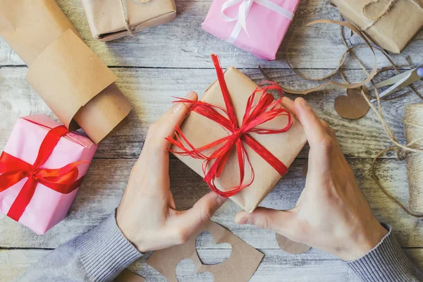 Gifts for the holiday in a beautiful package. Selective focus. — Stock Photo, Image