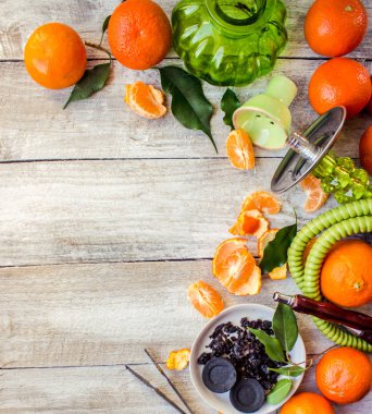 Nargile ahşap arka plan üzerinde. Tütün meyve. Seçici odak. 