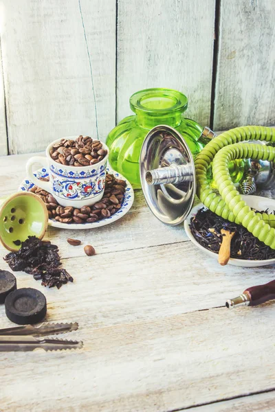 Hookah on a wooden background. Tobacco fruit. Selective focus. — Stock Photo, Image