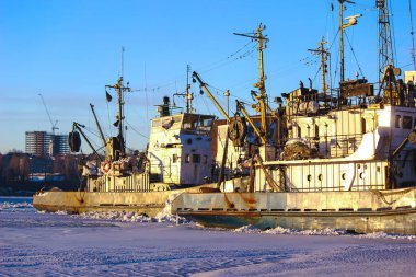 dondurulmuş deniz, liman, gemi. Seçici odak. 