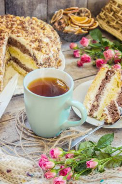 Natürmort fincan çay ve kek. Seçici odak.