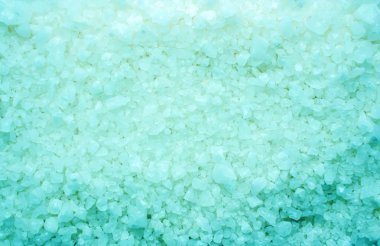 Deniz renkli banyo tuzları kokulu. Seçici odak.