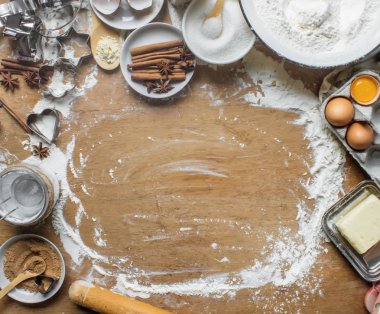 Pasta, kek, kendi elleriyle yemek. Seçici odak. 