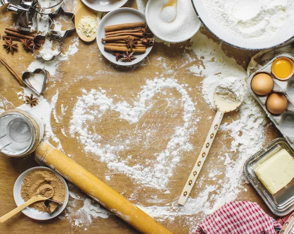 Pasta, kek, kendi elleriyle yemek. Seçici odak. — Stok fotoğraf