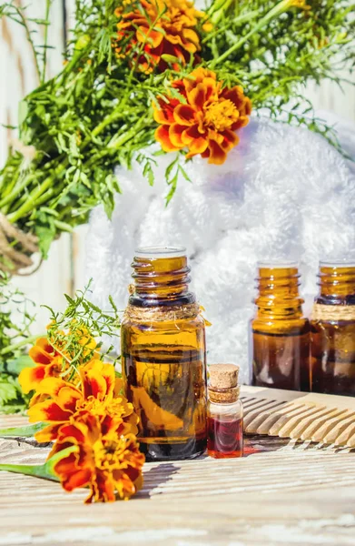 Essential oil of chernobrivtsev, marigold in a small bottle. Selective focus. — Stock Photo, Image