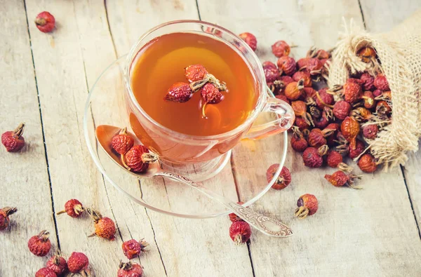 Herbal tea in a transparent Cup. Selective focus. — Stock Photo, Image