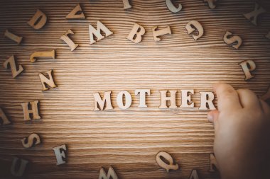 Ahşap harfler, kelimeler. Seçici odak.