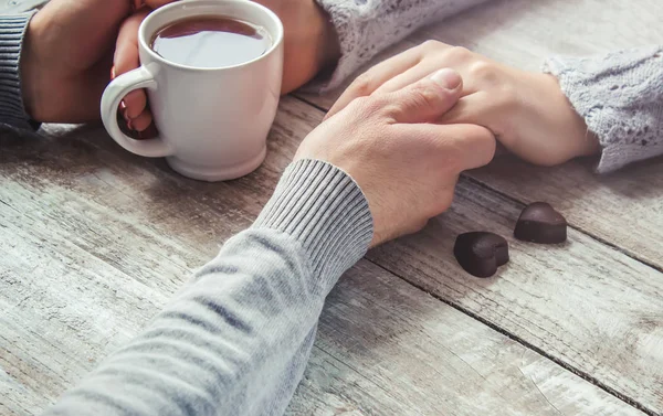 Lovers holding together a Cup of tea. Selective focus. — Stock Photo, Image