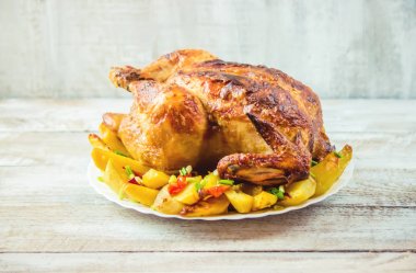 tavuk fileto patates garnitür ile kızarmış. Seçici odak. 