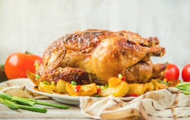 tavuk fileto patates garnitür ile kızarmış. Seçici odak. 