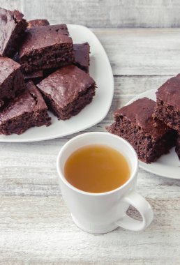 Çikolatalı kek çay için. Seçici odak.