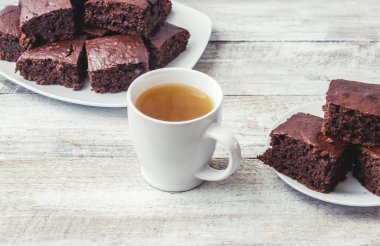 Çikolatalı kek çay için. Seçici odak.