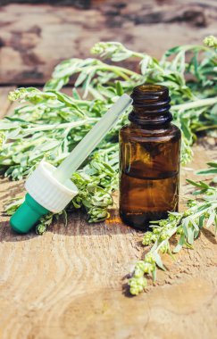 Pelin acı. Homeopati. Seçici odak.