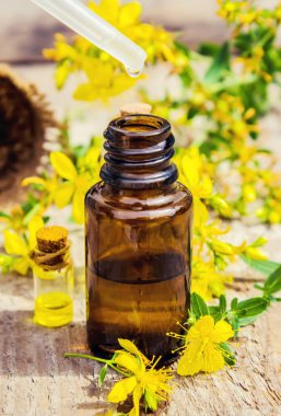 St. John otlu otları. Homeopati. Seçici odak.