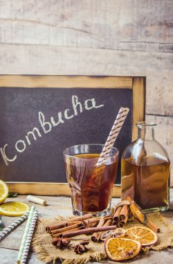 Kombucha, cam içki. Seçici odak. 