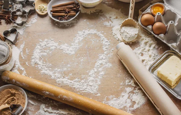 Pasta, kek, kendi elleriyle yemek. Seçici odak. — Stok fotoğraf