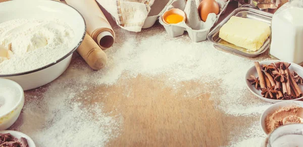 Gebäck, Kuchen, kochen ihre eigenen Hände. Selektiver Fokus. — Stockfoto