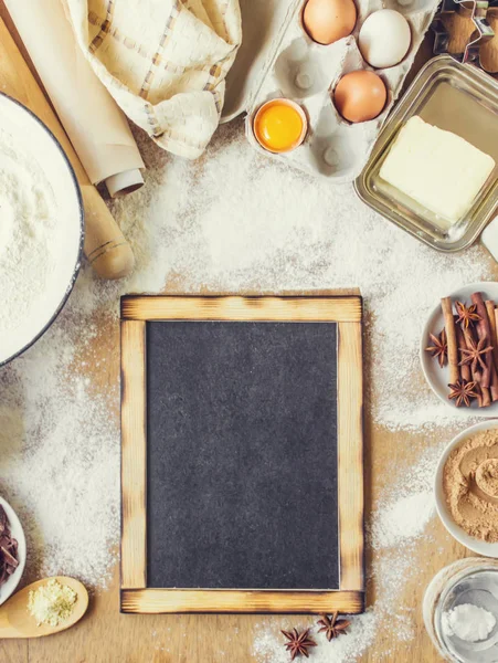 Gebäck, Kuchen, kochen ihre eigenen Hände. Selektiver Fokus. — Stockfoto