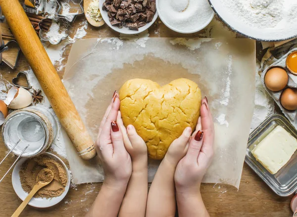 Pastelería, pasteles, cocinar sus propias manos. Enfoque selectivo . —  Fotos de Stock