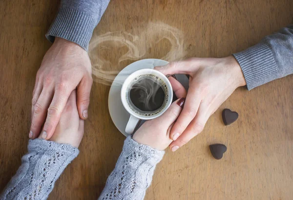 Cup of coffee for Breakfast in the hands of lovers. — Stock Photo, Image