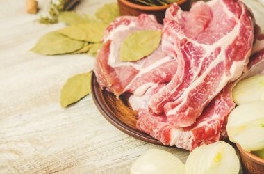 domuz eti et yığını. yemek. seçici odak. 