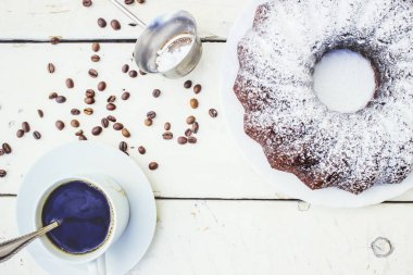 kahve ile çikolatalı kek. Seçici odak. 