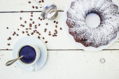 kahve ile çikolatalı kek. Seçici odak. 