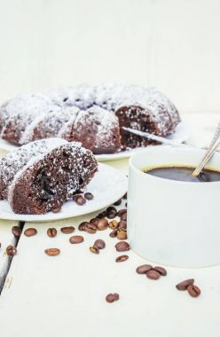 kahve ile çikolatalı kek. Seçici odak. 