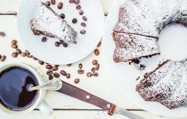 kahve ile çikolatalı kek. Seçici odak. 