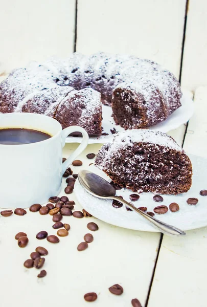 Magdalena de chocolate con café. Enfoque selectivo . — Foto de Stock