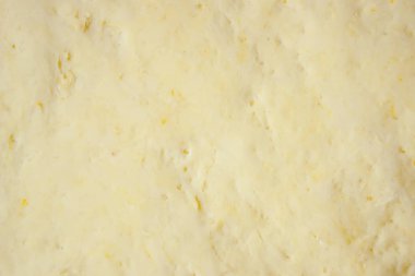 Masanın üzerinde hamur mayaları. Yemek pişirme. Seçici odak. 