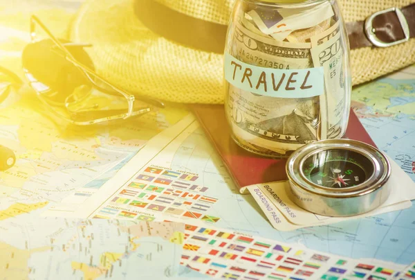 Para viajar. Mapa, fondo del viaje. Enfoque selectivo . — Foto de Stock