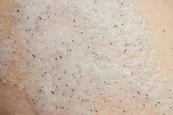 Body scrub with exfoliating particles. Selective focus. Closeup. — Stock Photo, Image