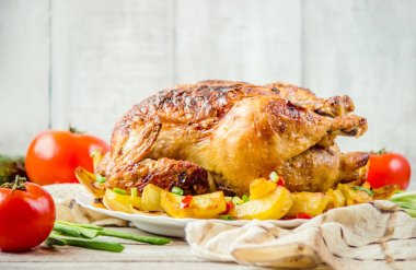 tavuk fileto patates garnitür ile kızarmış. Seçici odak. 