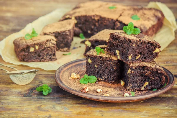 Chocolate walnut brownie with sprigs of mint. Selective focus. — Stock Photo, Image