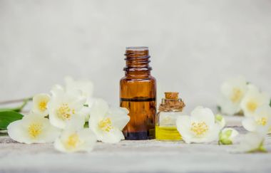 Yasemin esans. seçici odak. 