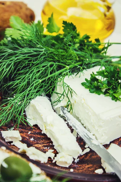 Сир і зелень. вибірковий фокус . — стокове фото