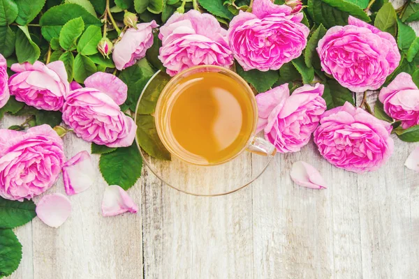 Tea, tea rózsa, rózsa, szelektív összpontosít. — Stock Fotó