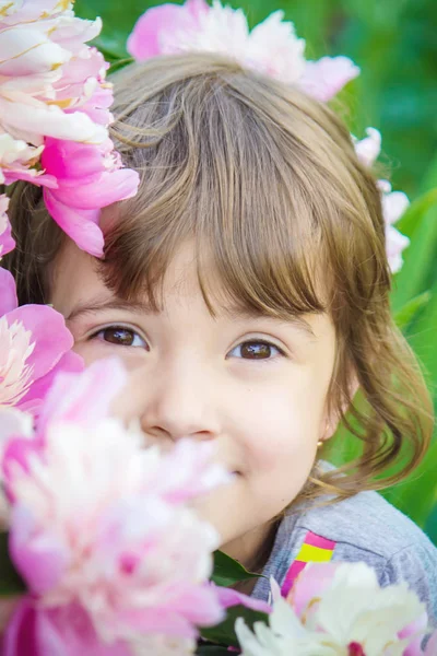 Flores de retrato infantil. Enfoque selectivo —  Fotos de Stock