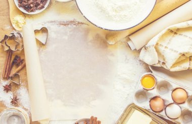 Pasta, kek, kendi elleriyle yemek. Seçici odak. 