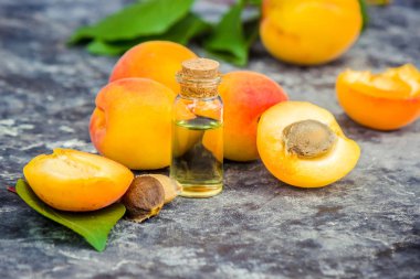 Kayısı çekirdeği yağı.