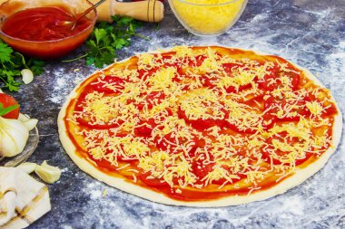 Pizza yemek. seçici odak. 