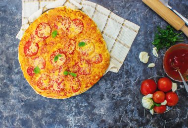 ev yapımı pizza. seçici odak.