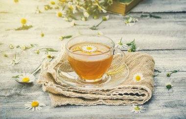 Papatya çayı. Seçici odak.