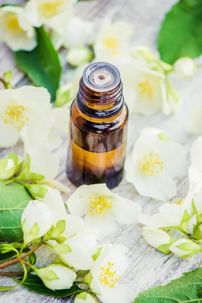 Yasemin esans. seçici odak. 