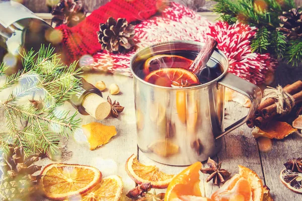 Mulled şarap. Seçici odak. 