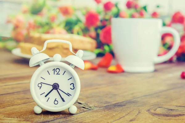 Çalar saat. Sabah. Seçici odak.